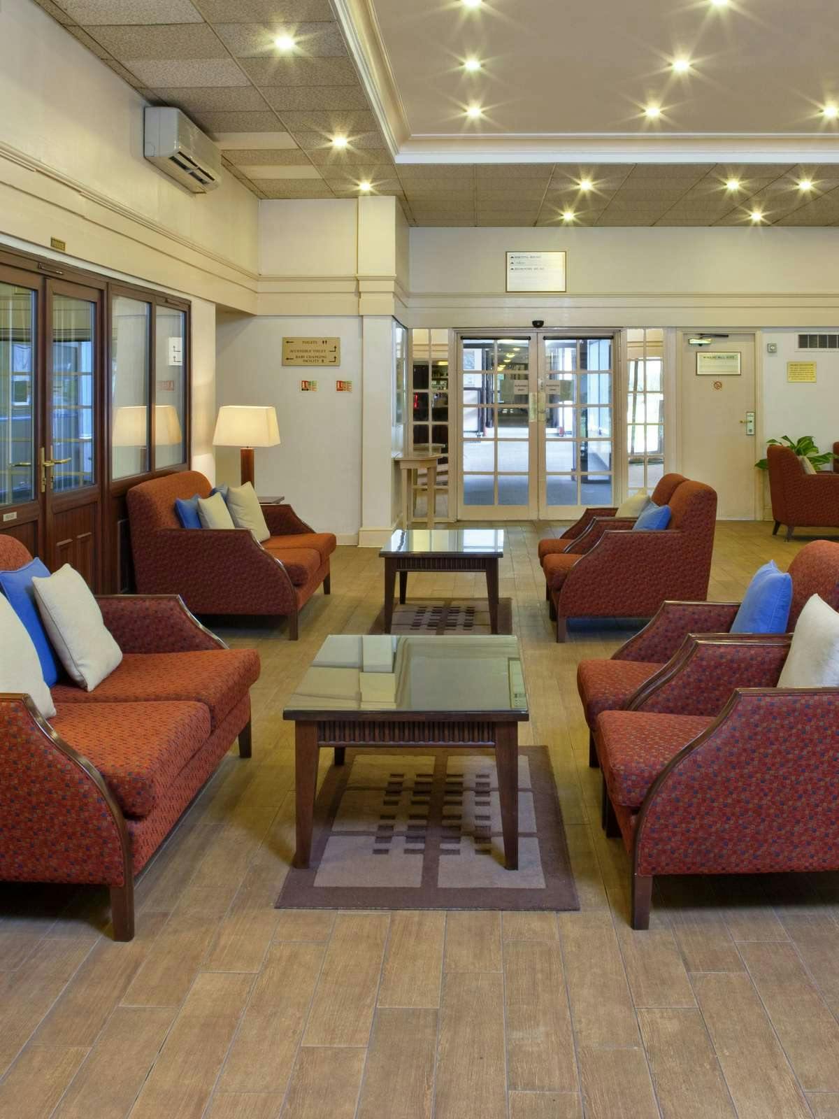 Hotel Holiday Inn Newport photo 3