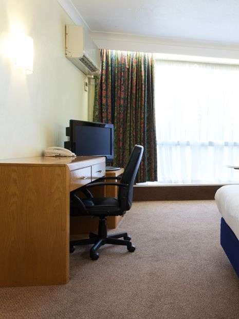 Hotel Holiday Inn Newport photo 2