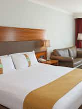 Hotel Holiday Inn Newport photo 1
