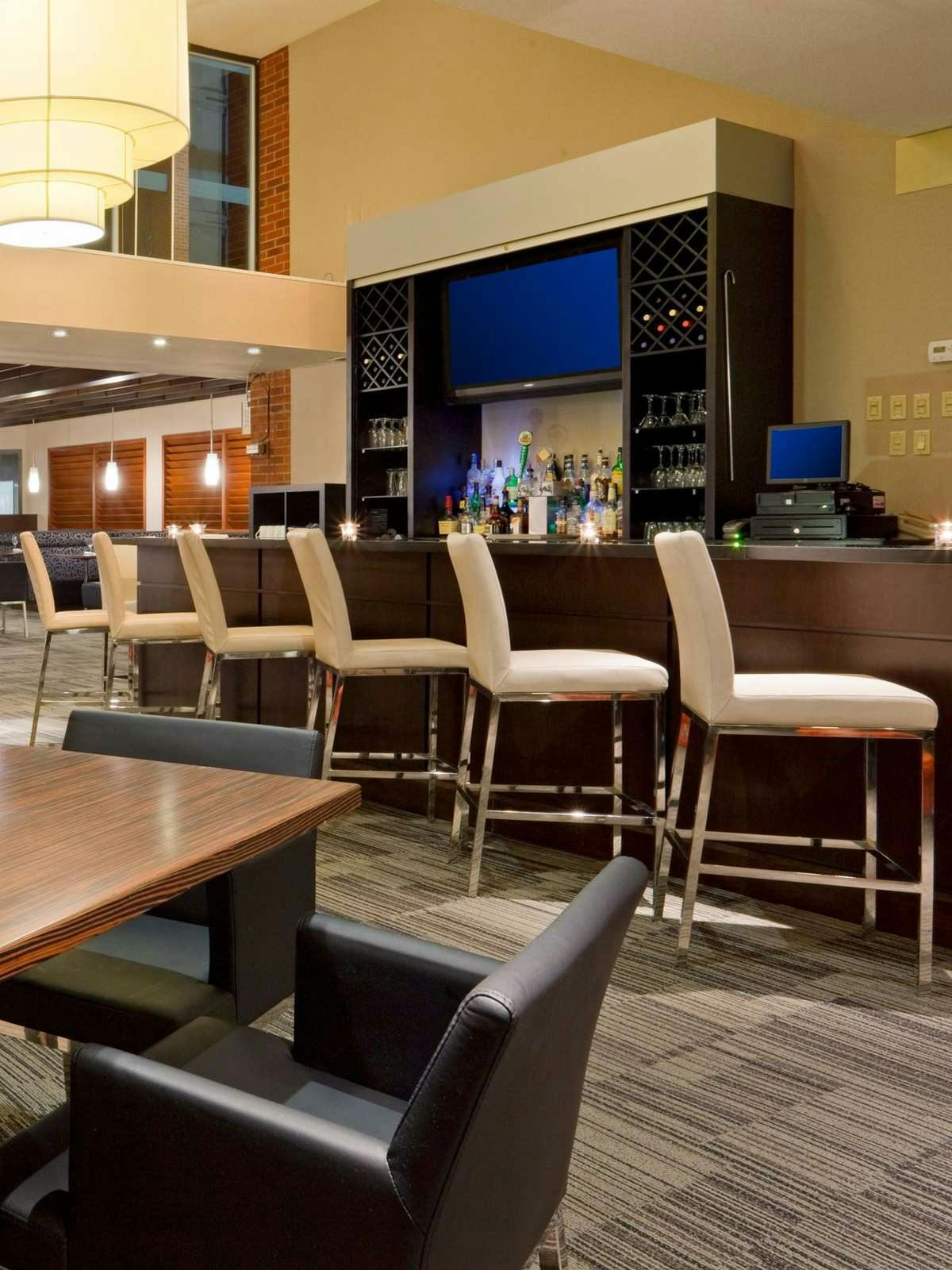 Hotel Holiday Inn Oakville (Centre) photo 1