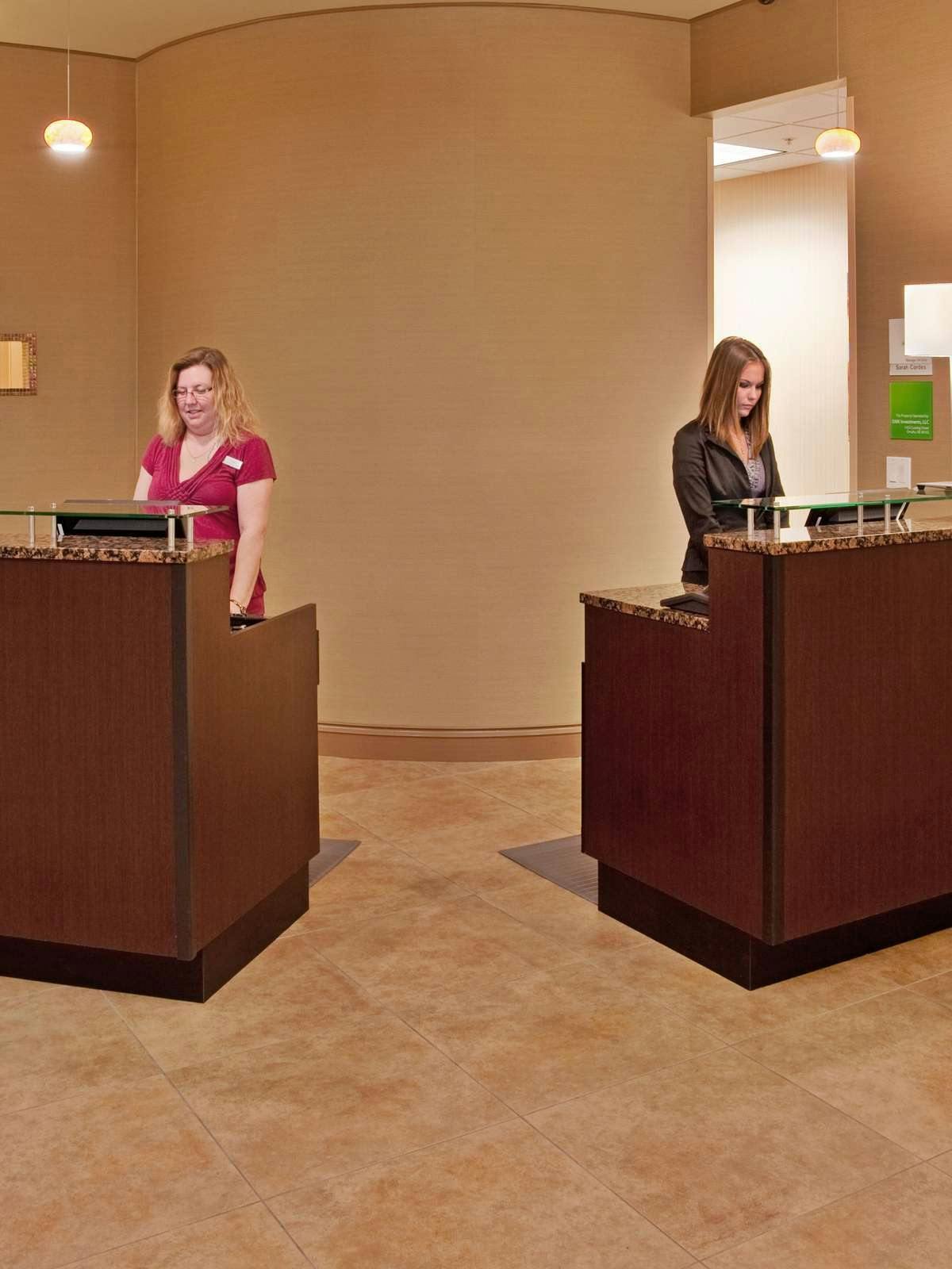 Hotel Holiday Inn Omaha Downtown Airport photo 4