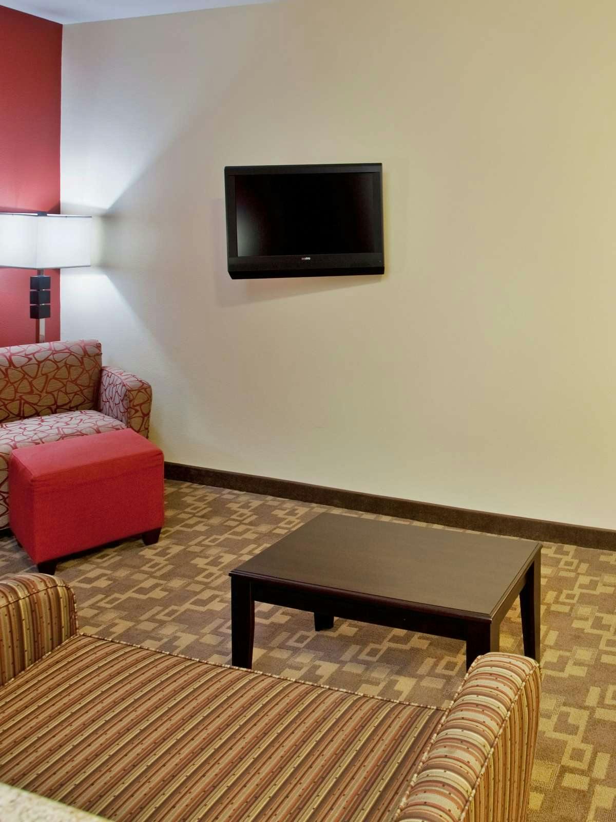 Hotel Holiday Inn Omaha Downtown Airport photo 2