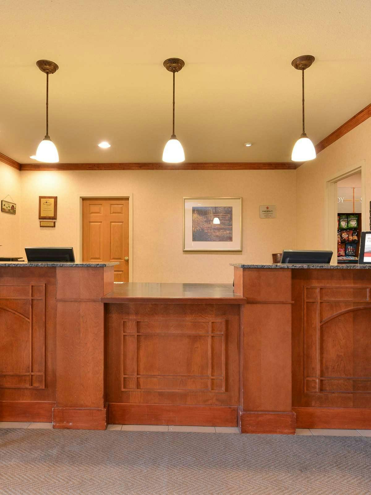 Hotel Staybridge Suites Calgary Airport photo 5