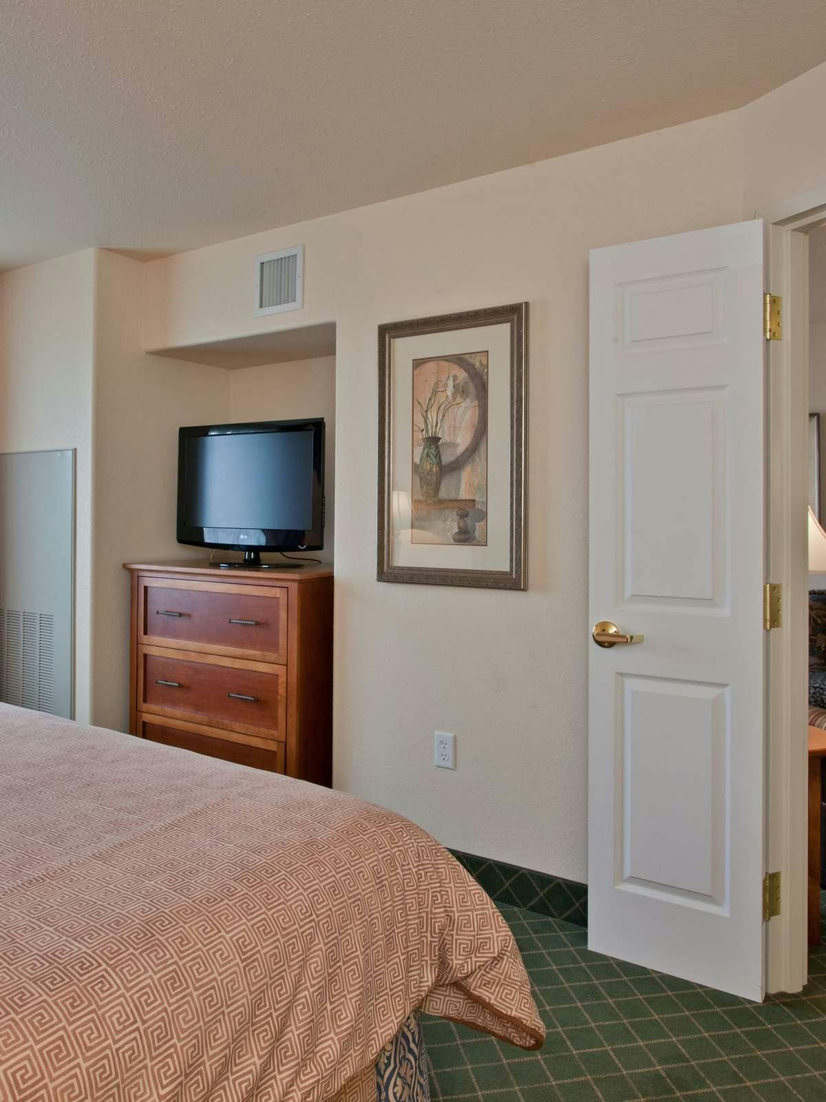 Hotel Staybridge Suites Calgary Airport photo 2