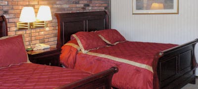 Chalet Inn & Suites Centerport