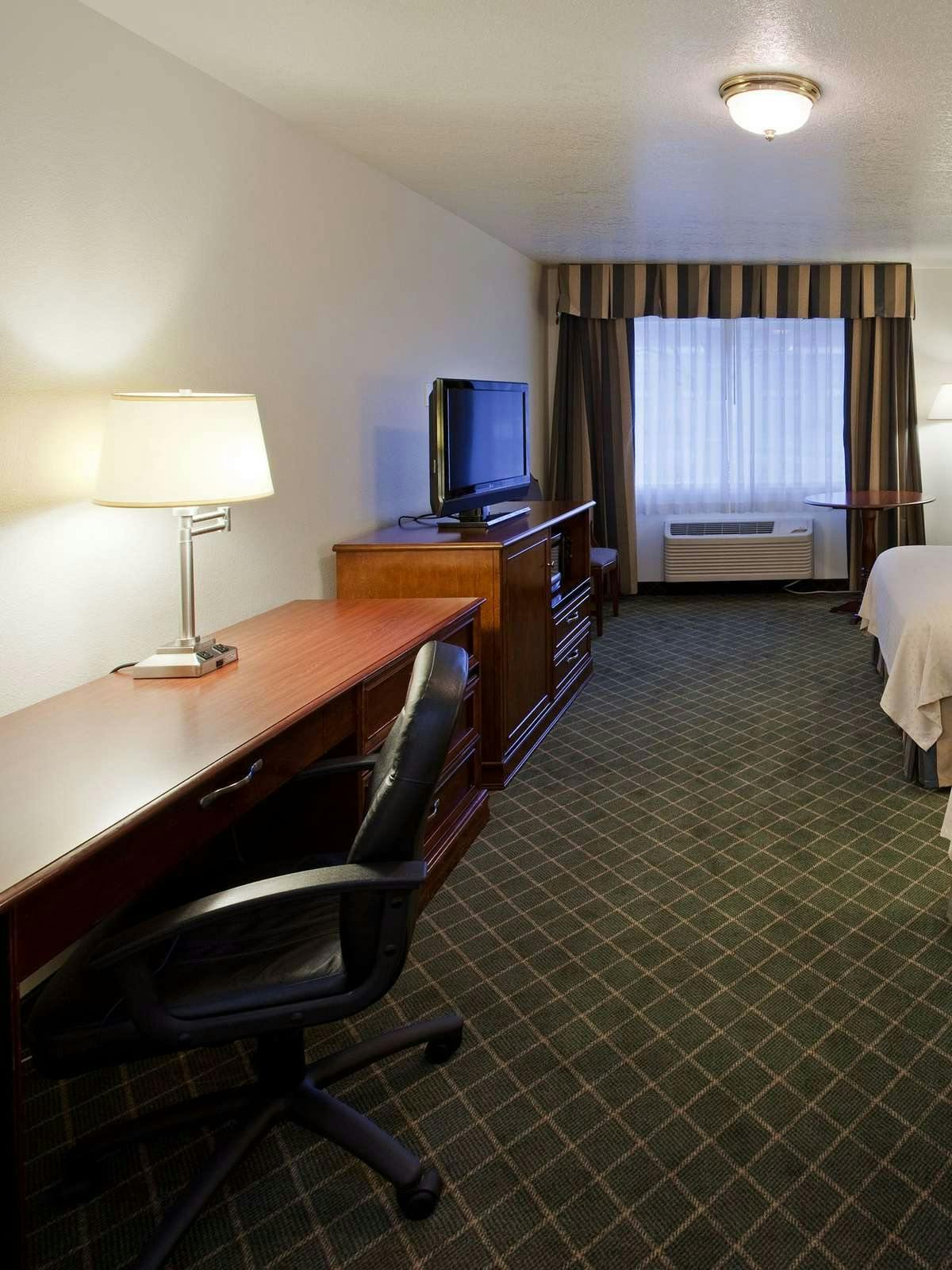 Hotel Holiday Inn Redding photo 2