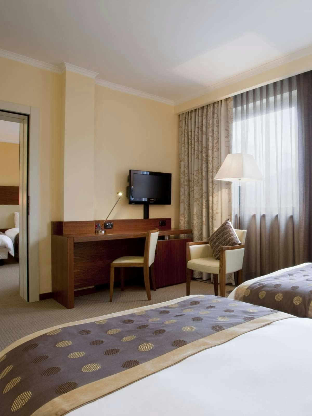 Hotel Holiday Inn Salerno Cava De' Tirreni photo 2