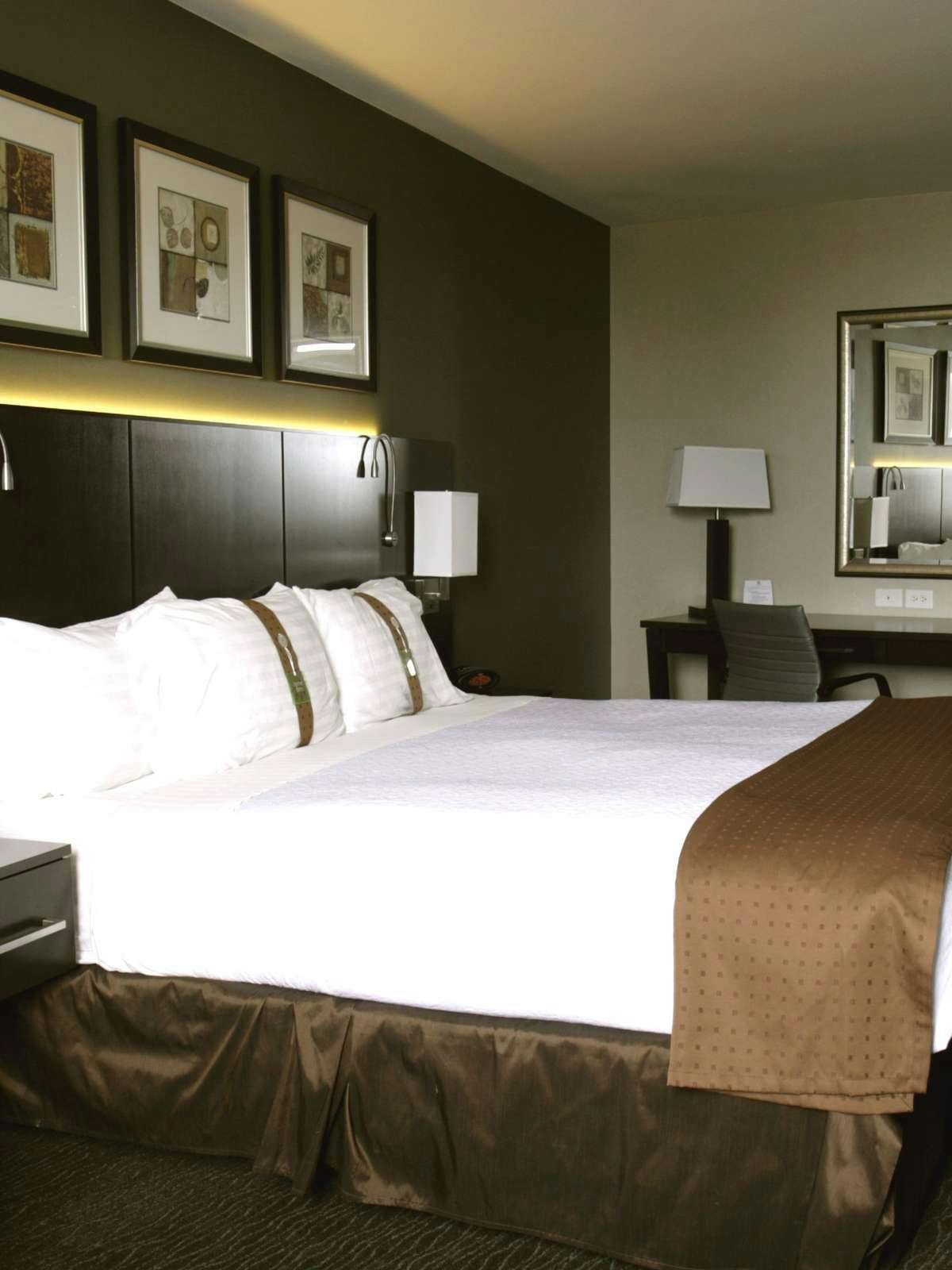 Hotel Holiday Inn Saskatoon Downtown photo 2