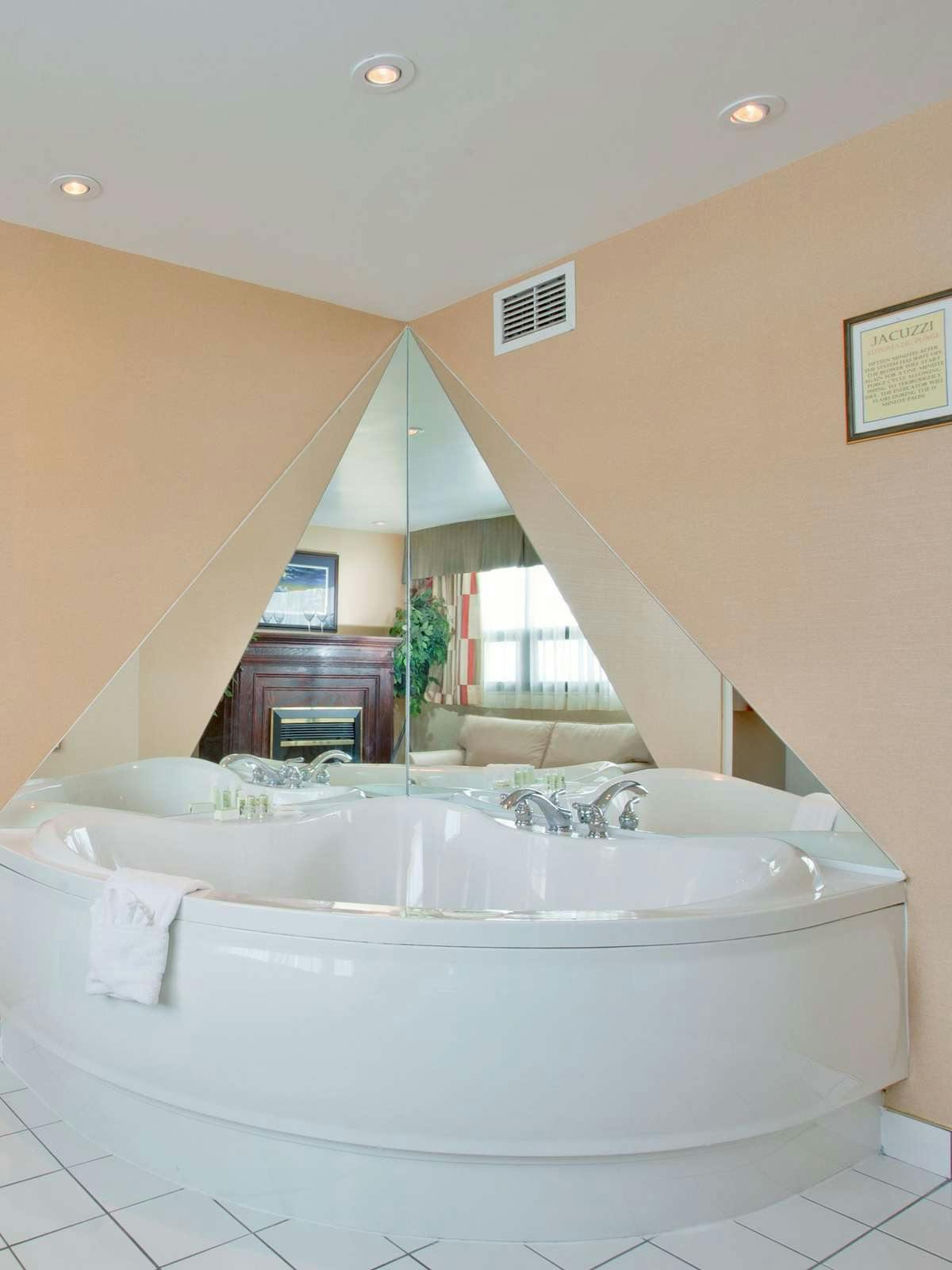 Hotel Holiday Inn St. John's Government Center photo 3