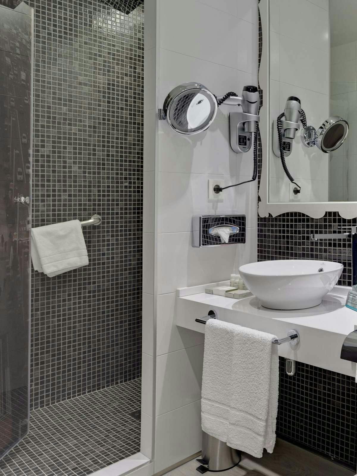 Hotel Hotel Indigo Madrid Gran Via photo 4