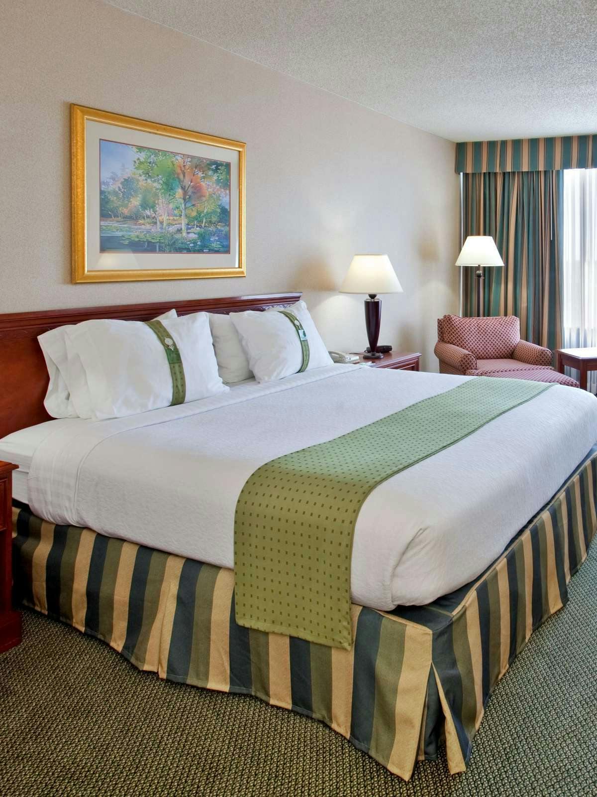 Hotel Holiday Inn Wichita East I35 photo 1