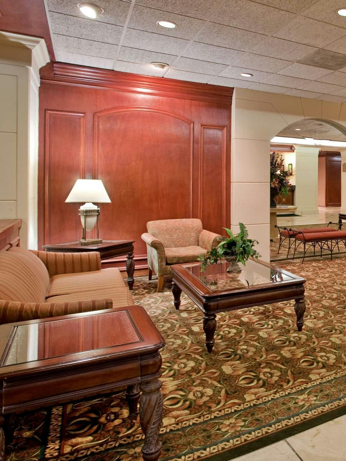 Hotel Holiday Inn Wichita East I35 photo 3