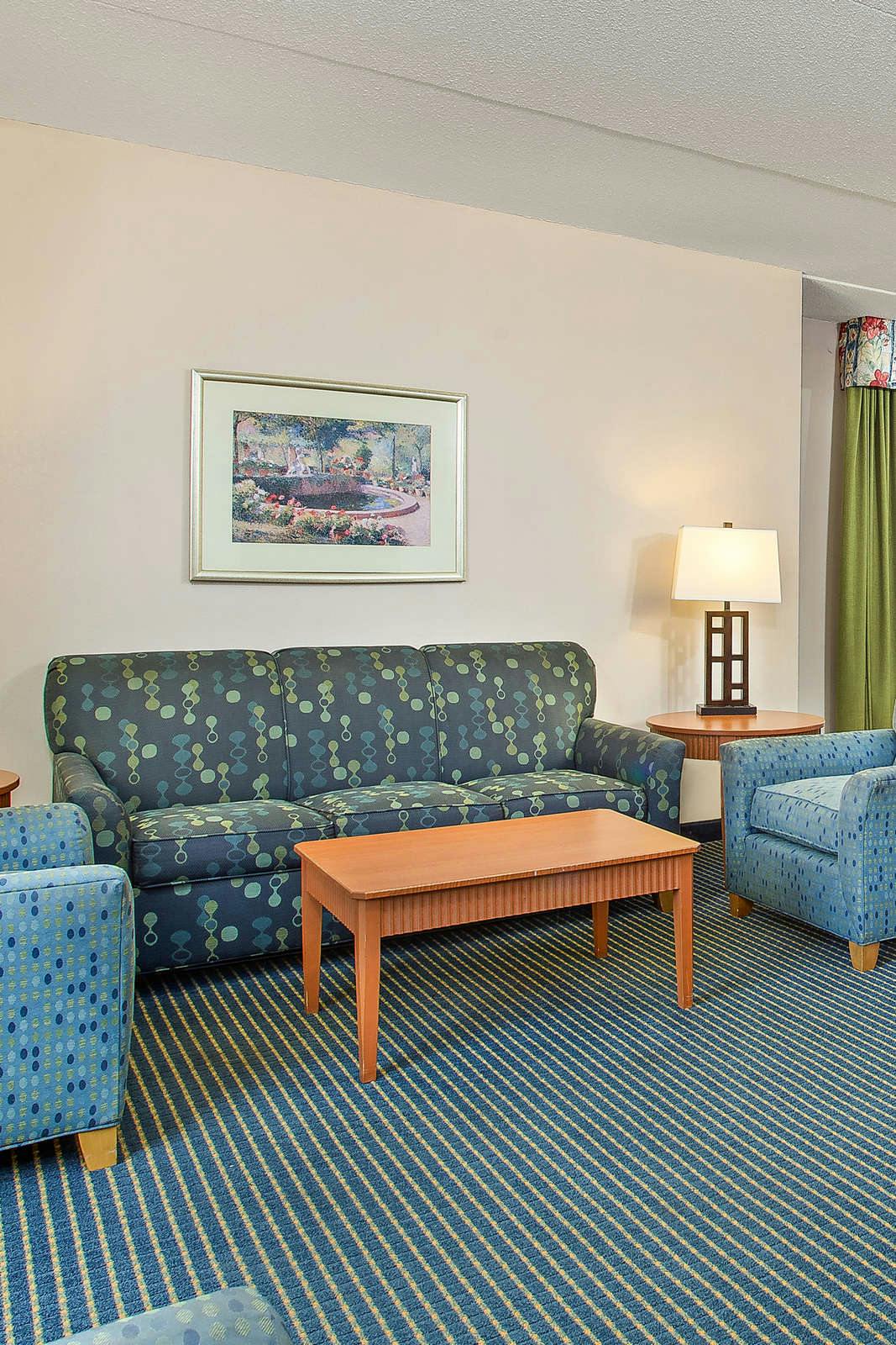 Hotel Embassy Suites Lexington photo 3