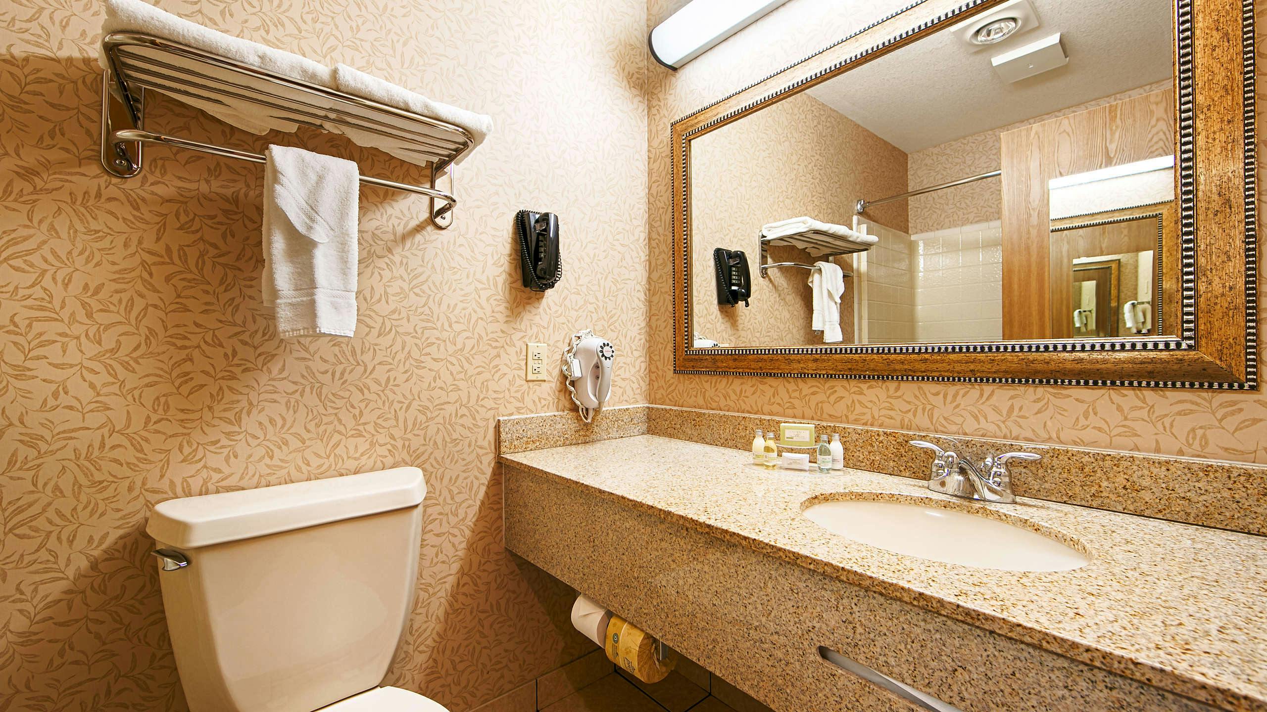 Hotel Best Western Plus Rama Inn & Suites photo 3