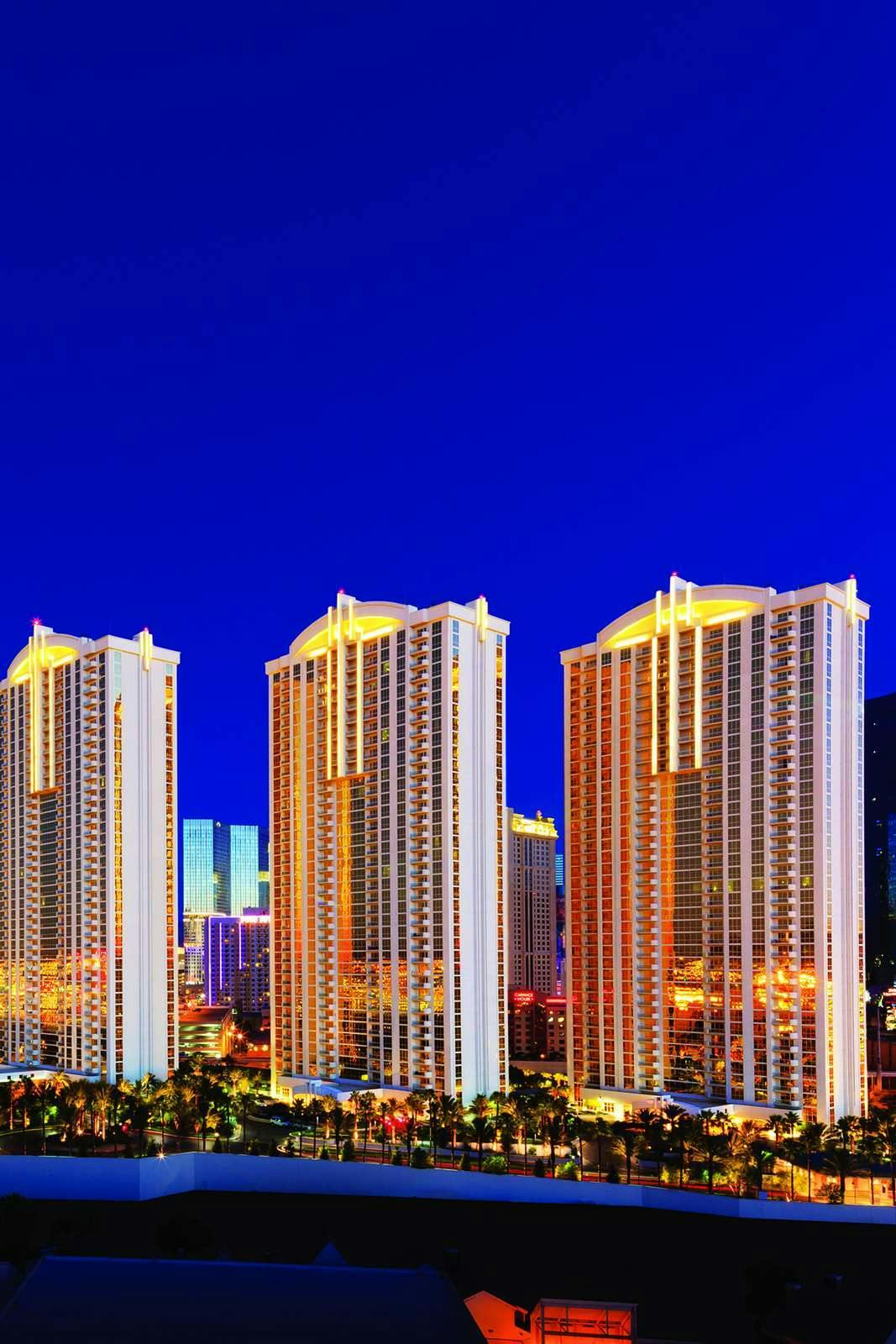 Hotel Signature at MGM Grand - All Suites photo 2