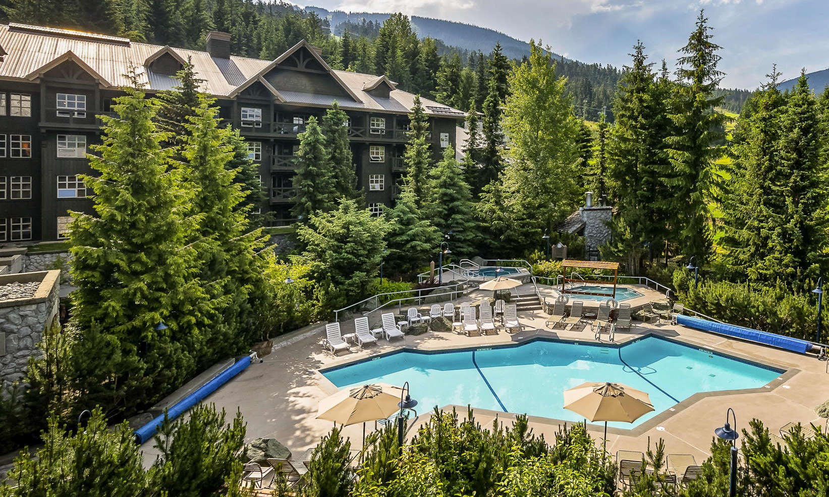 Blackcomb Springs Suites by CLIQUE