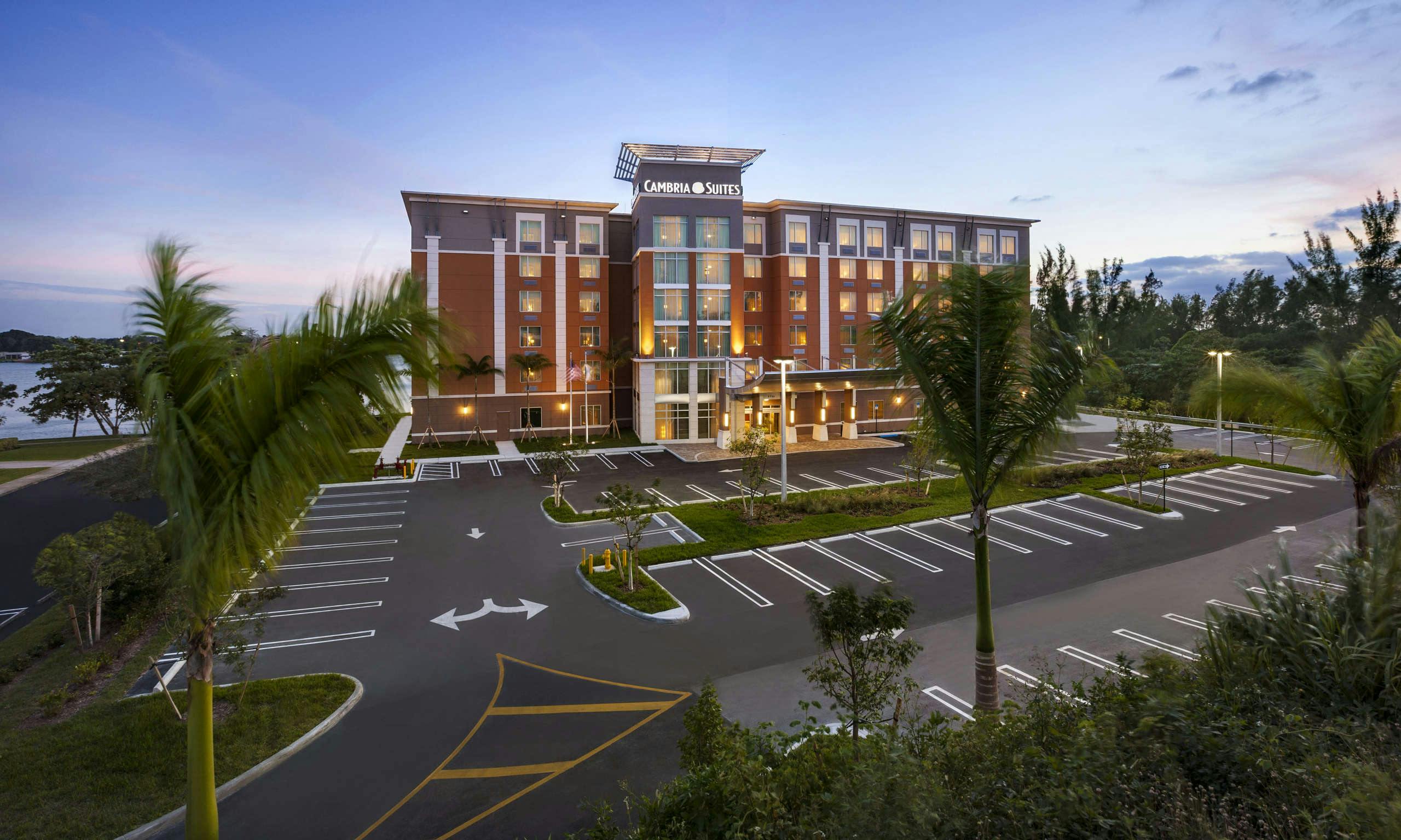 Cambria Hotel Miami Airport - Blue Lagoon