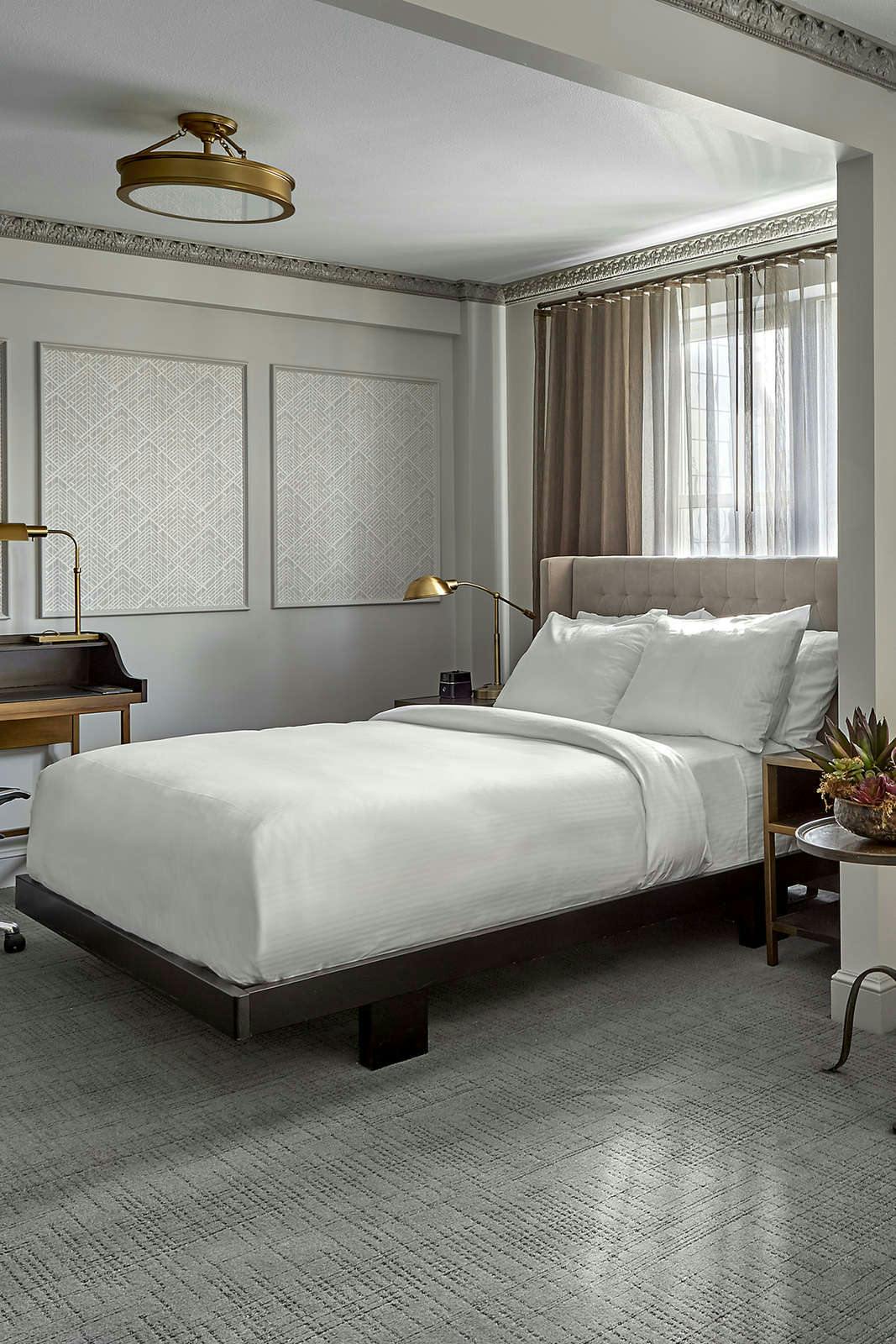 Hotel Hotel Phillips Kansas City, Curio Collection by Hilton photo 1