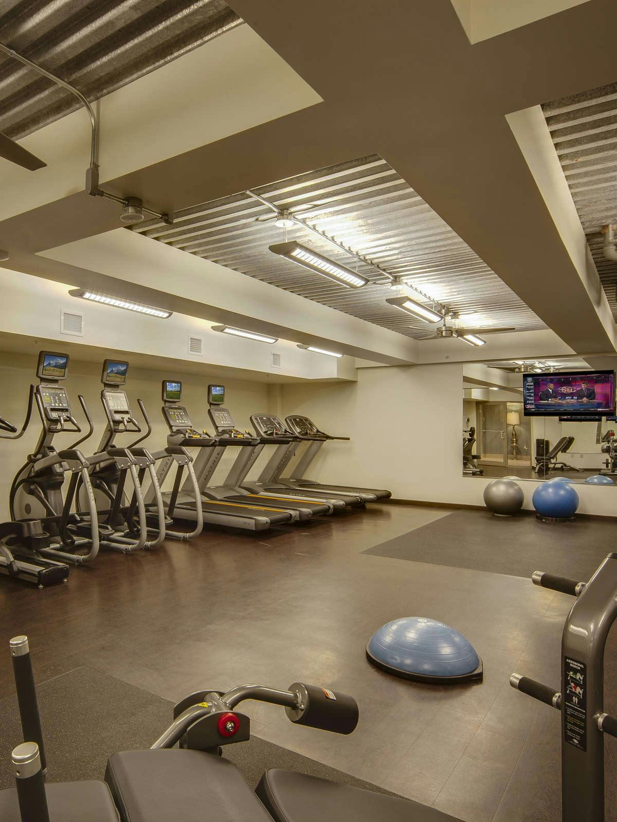 Hotel Madison Concourse Hotel and Governor's Club photo 5