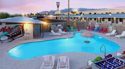 Hotel McCoy Tucson - Art, Coffee, Beer, Wine