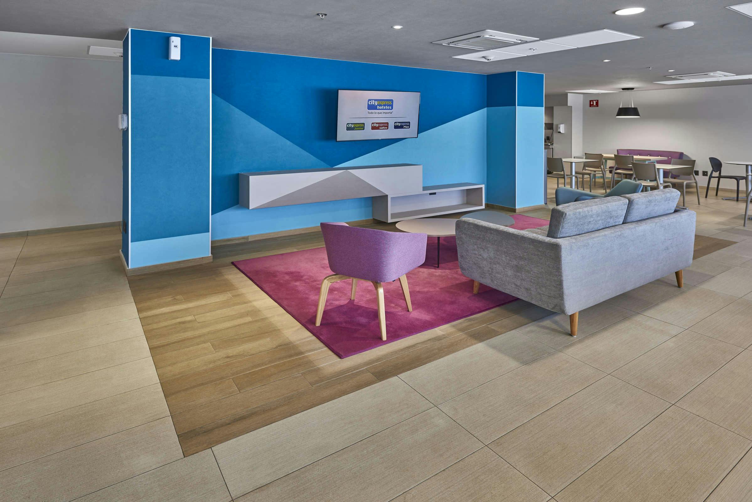 Hotel City Express Suites Queretaro photo 1