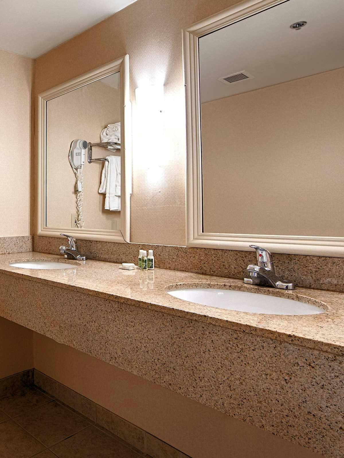 Hotel Best Western University Inn photo 2