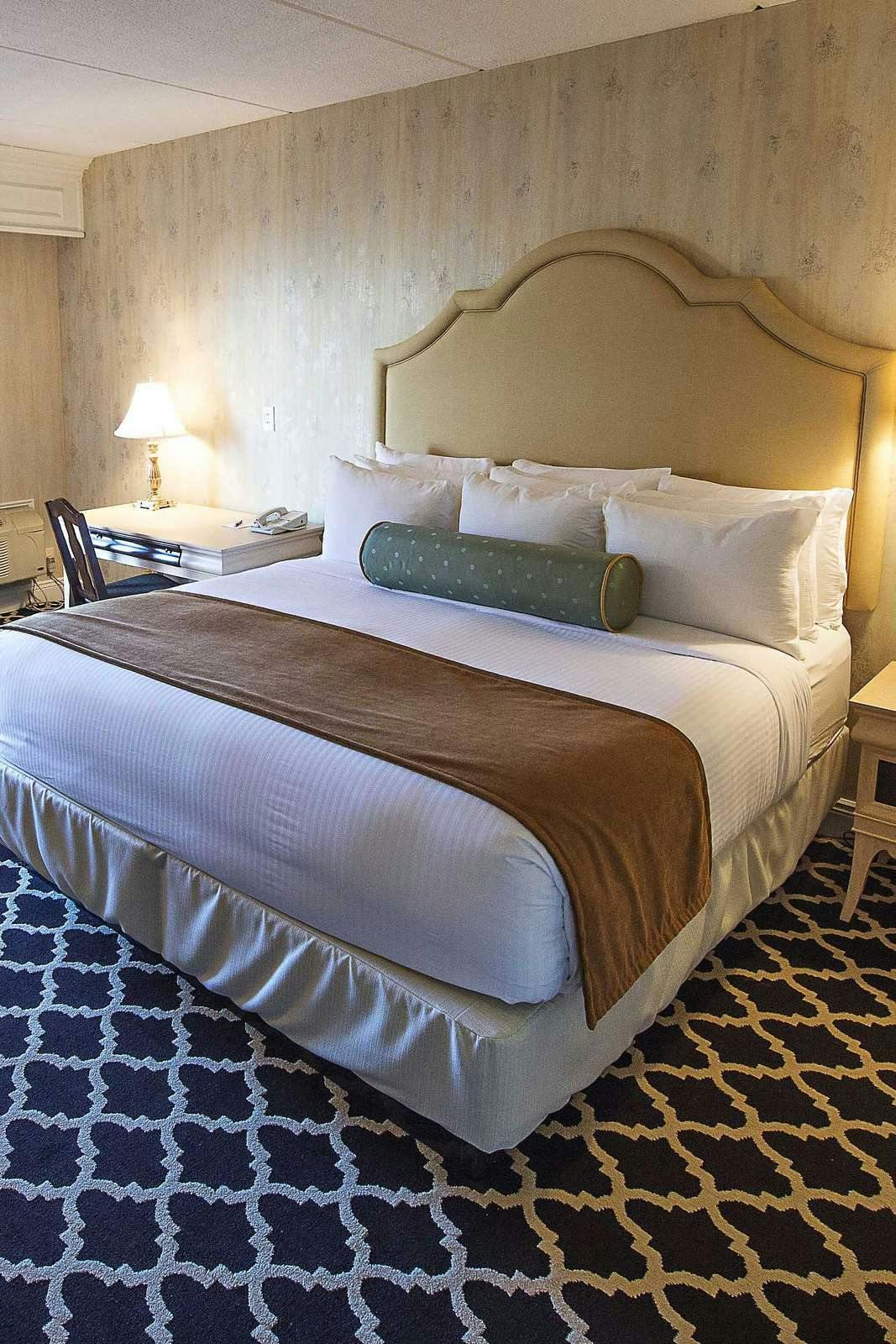 Hotel Molly Pitcher Inn photo 2