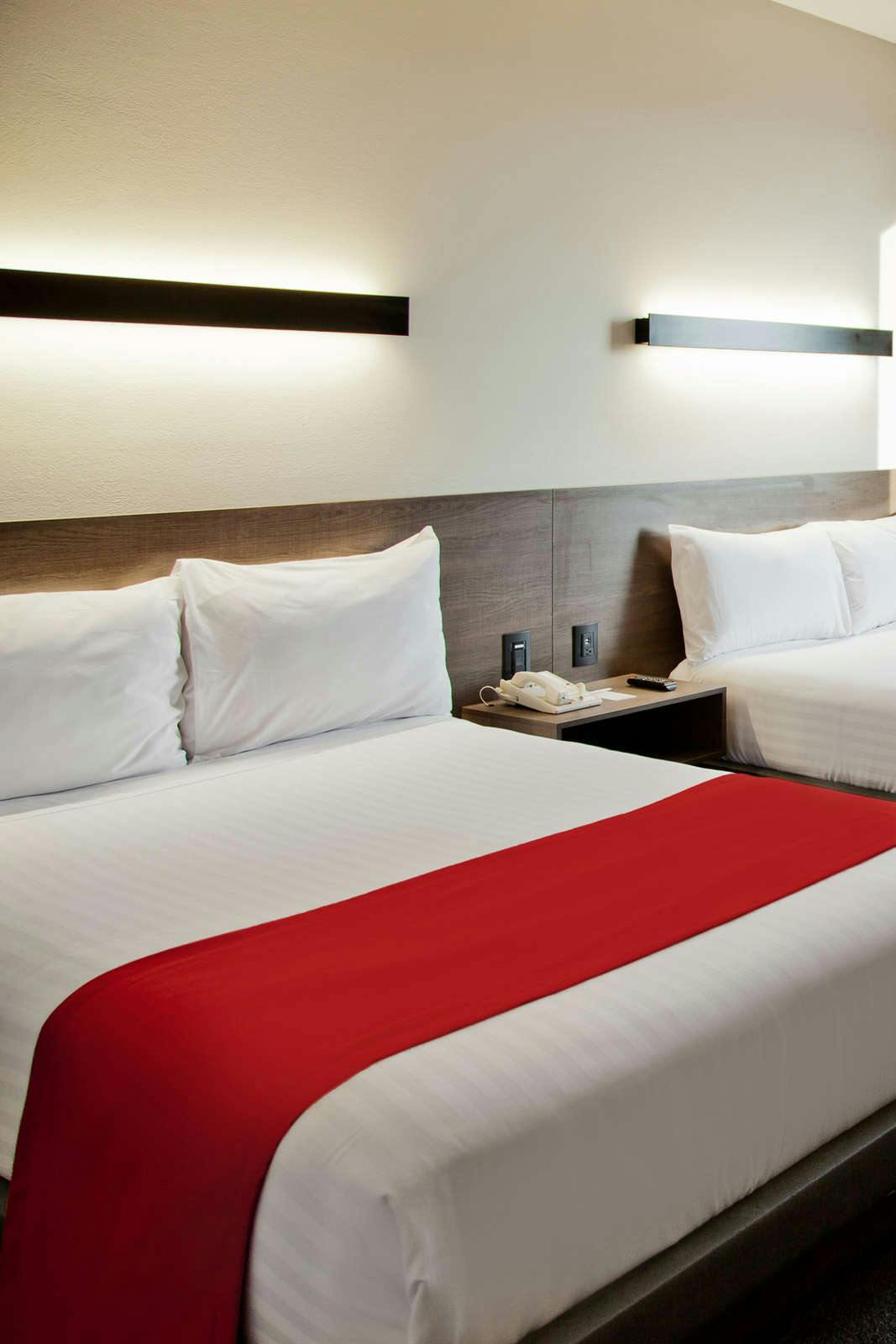 Hotel City Express Plus Satélite photo 2