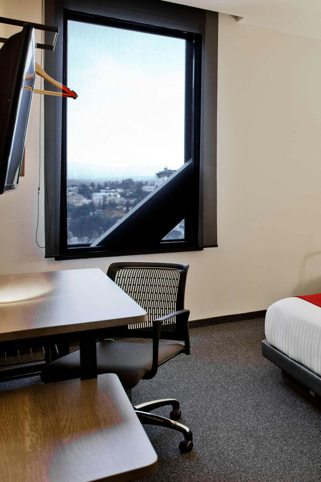 Hotel City Express Plus Satélite photo 5