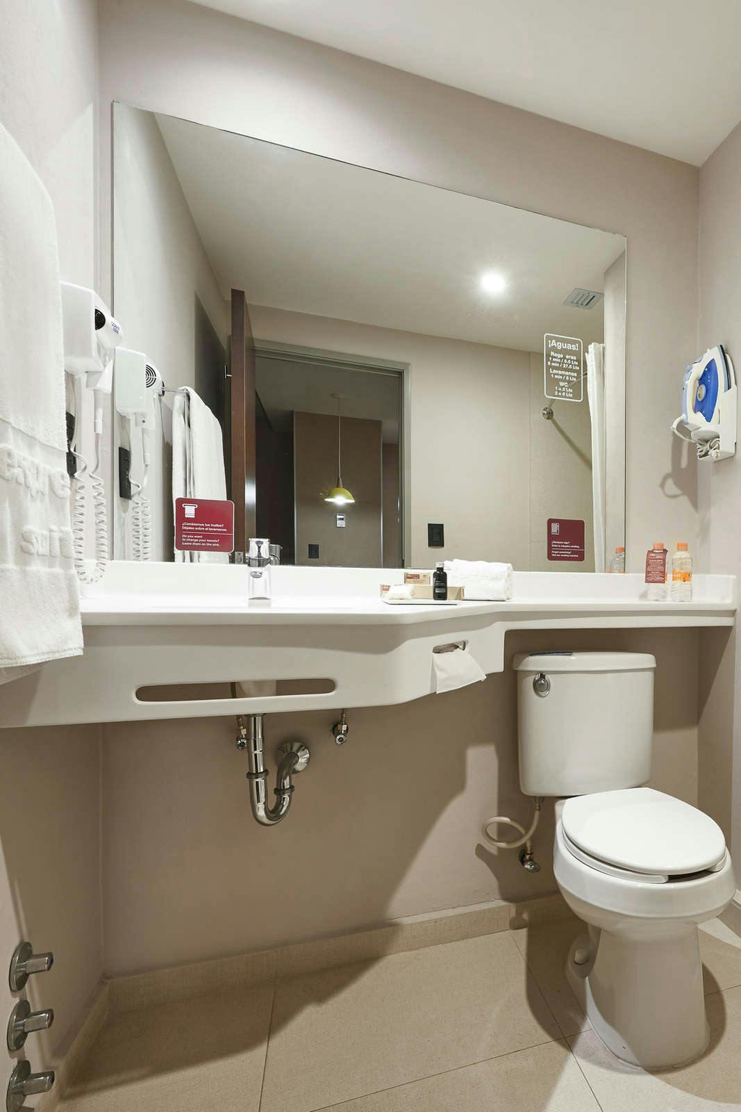 Hotel City Express Suites Tijuana Río photo 4