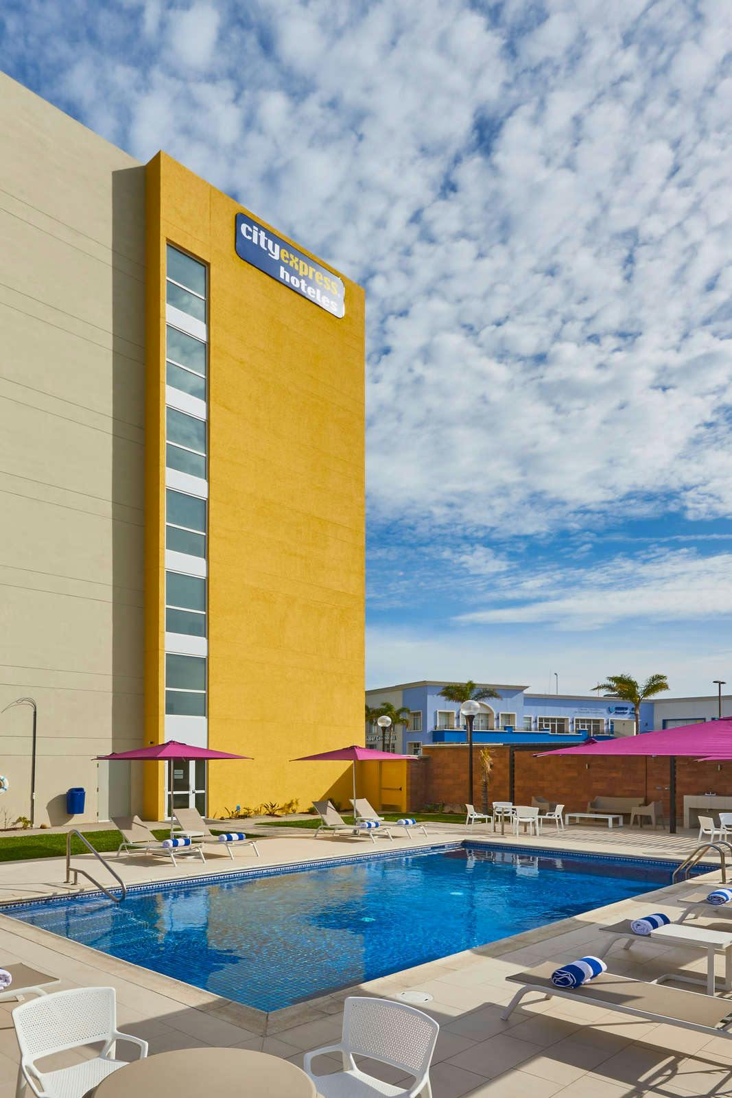 Hotel City Express Rosarito photo 1