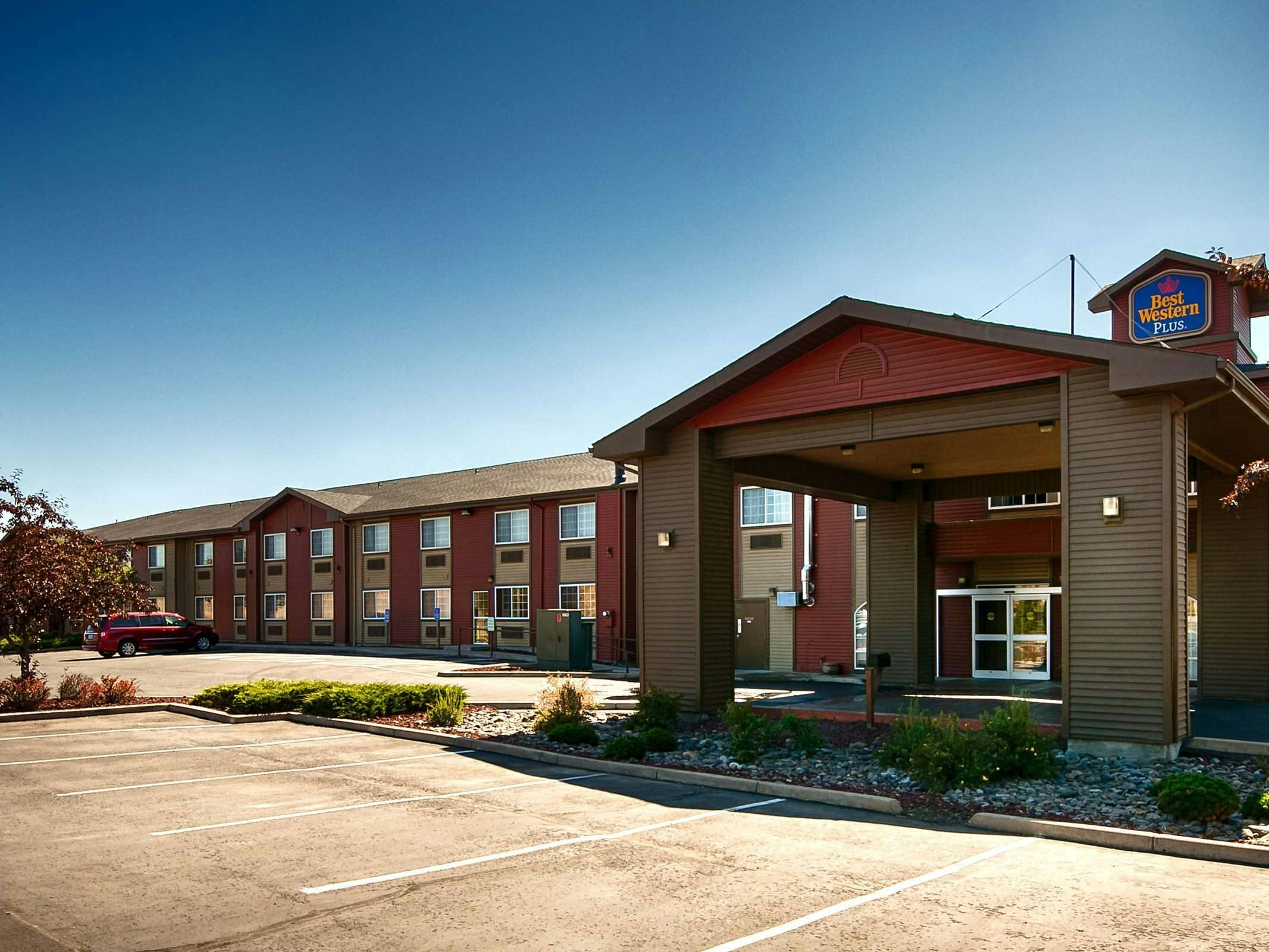 Best Western Plus Rama Inn & Suites