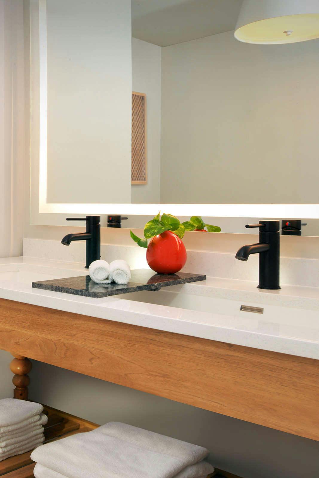 Hotel Pelican Grand Beach Resort, A Noble House Resort photo 4