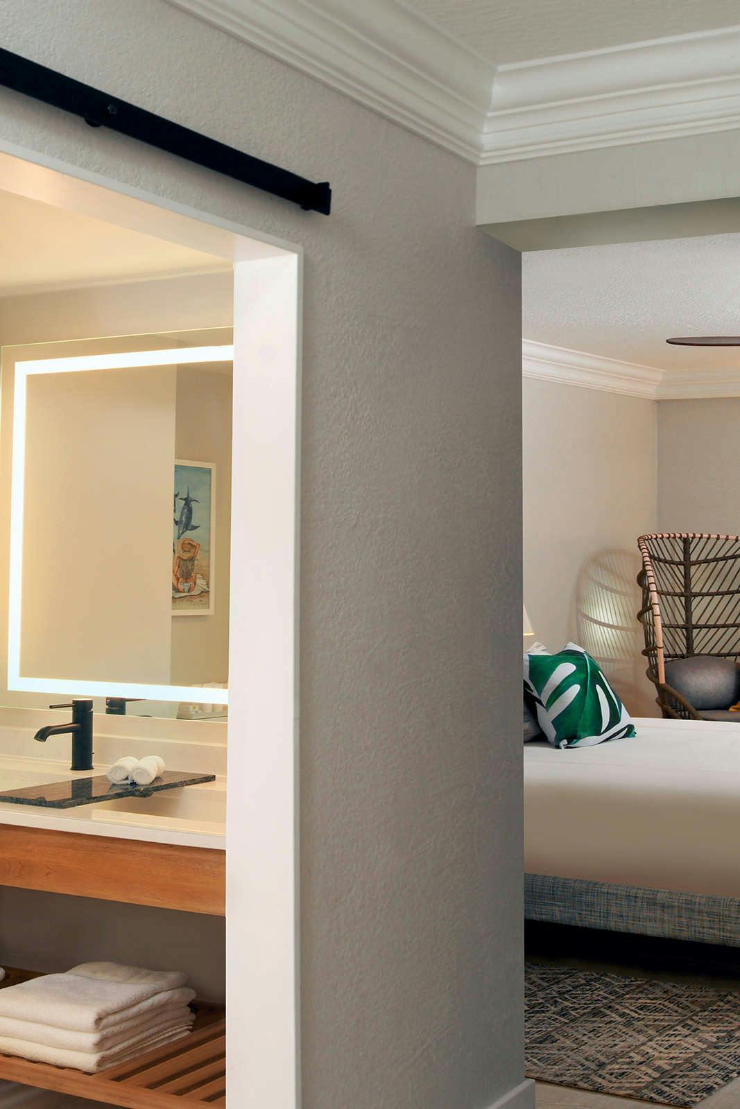 Hotel Pelican Grand Beach Resort - Oceanfront Suite photo 2