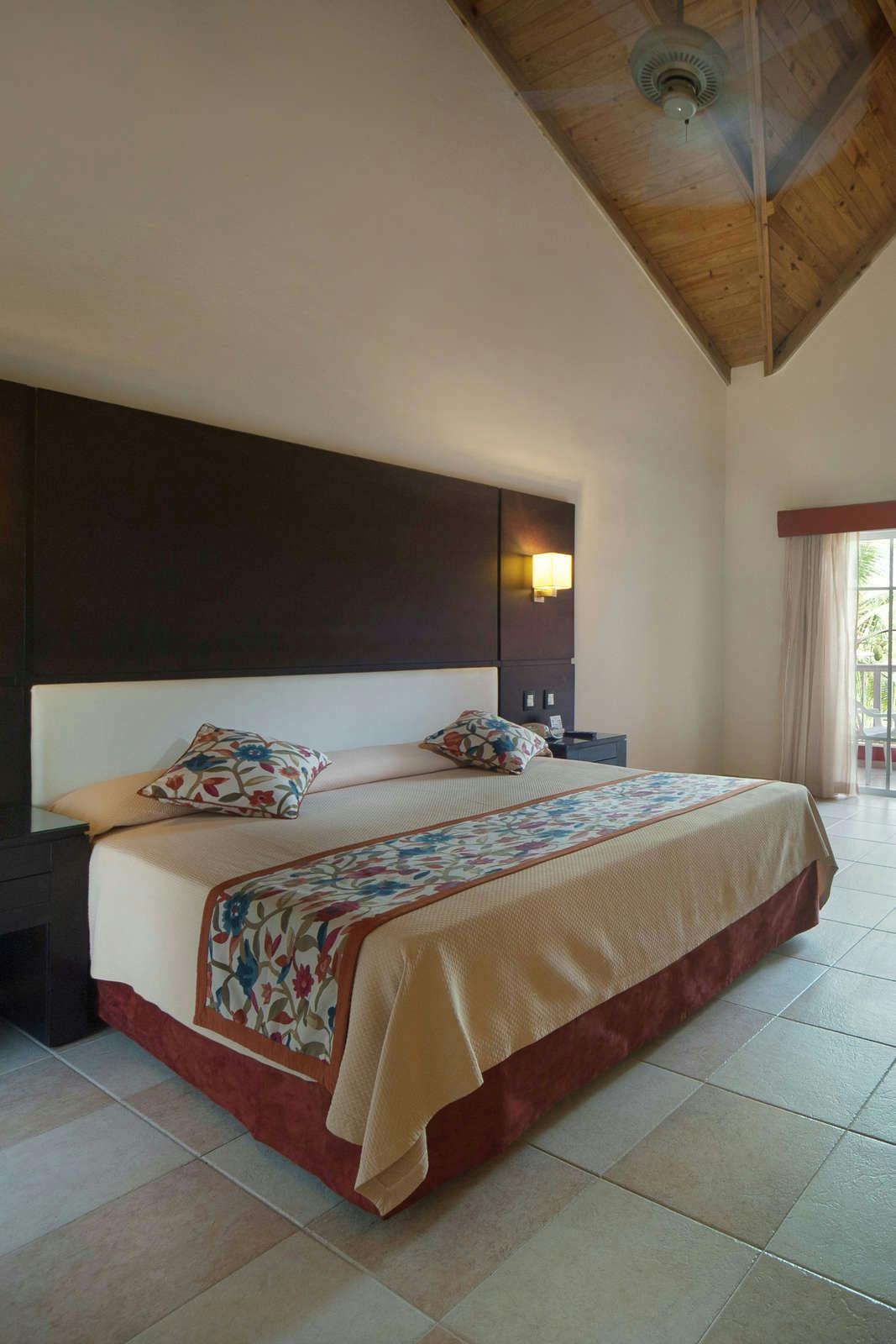 Hotel Caribe Deluxe Princess Beach Resort & Spa - All Inclusive photo 2