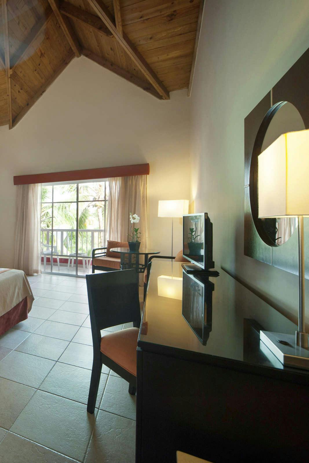 Hotel Caribe Deluxe Princess Beach Resort & Spa - All Inclusive photo 3