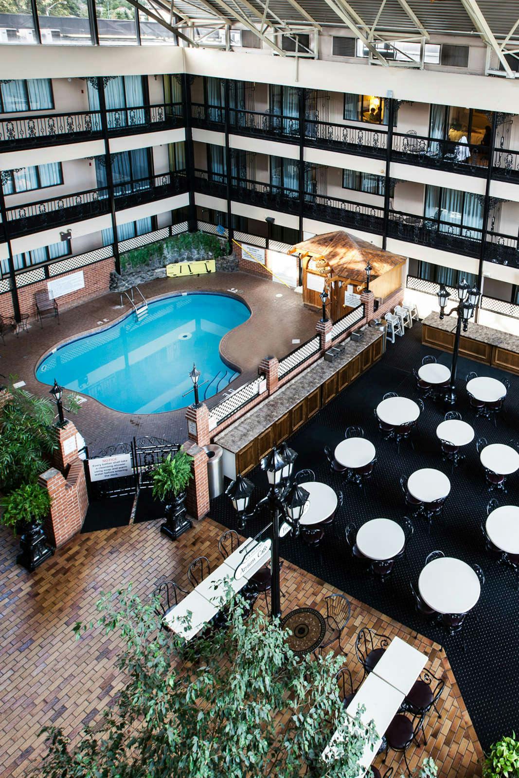 Hotel Clifton Victoria Inn photo 1