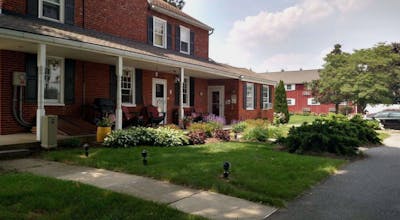 Spruce Lane Lodge & Cottages