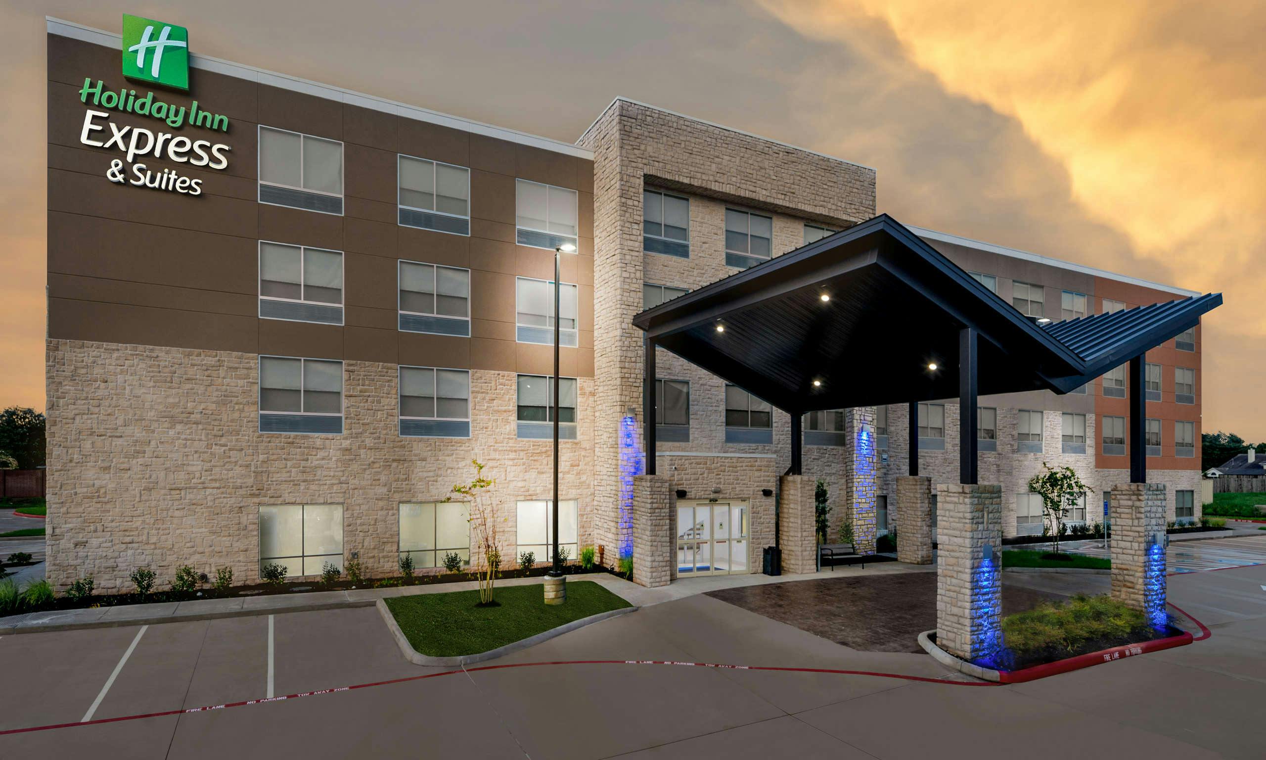 Holiday Inn Express & Suites Missouri City West