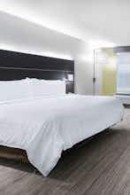 Hotel Holiday Inn Express & Suites Missouri City West photo 2