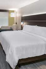 Hotel Holiday Inn Express & Suites Missouri City West photo 1