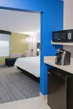 Hotel Holiday Inn Express & Suites Missouri City West photo 5