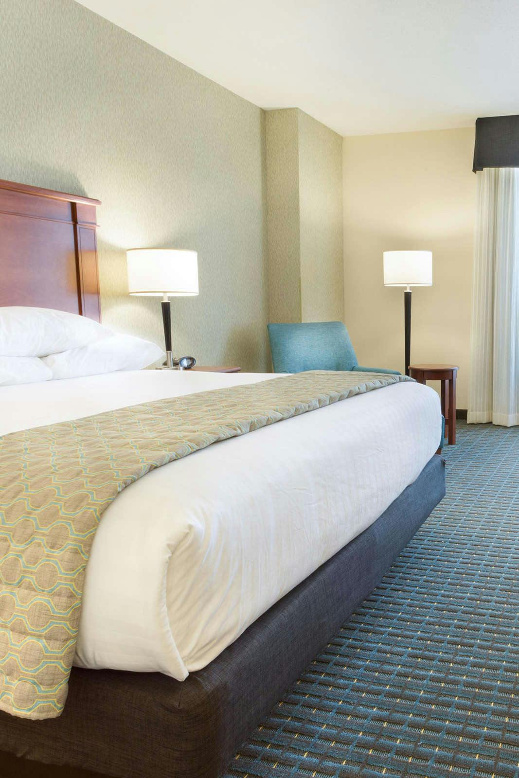 Hotel Drury Inn and Suites Colorado Springs Near the Air Force Academy photo 2