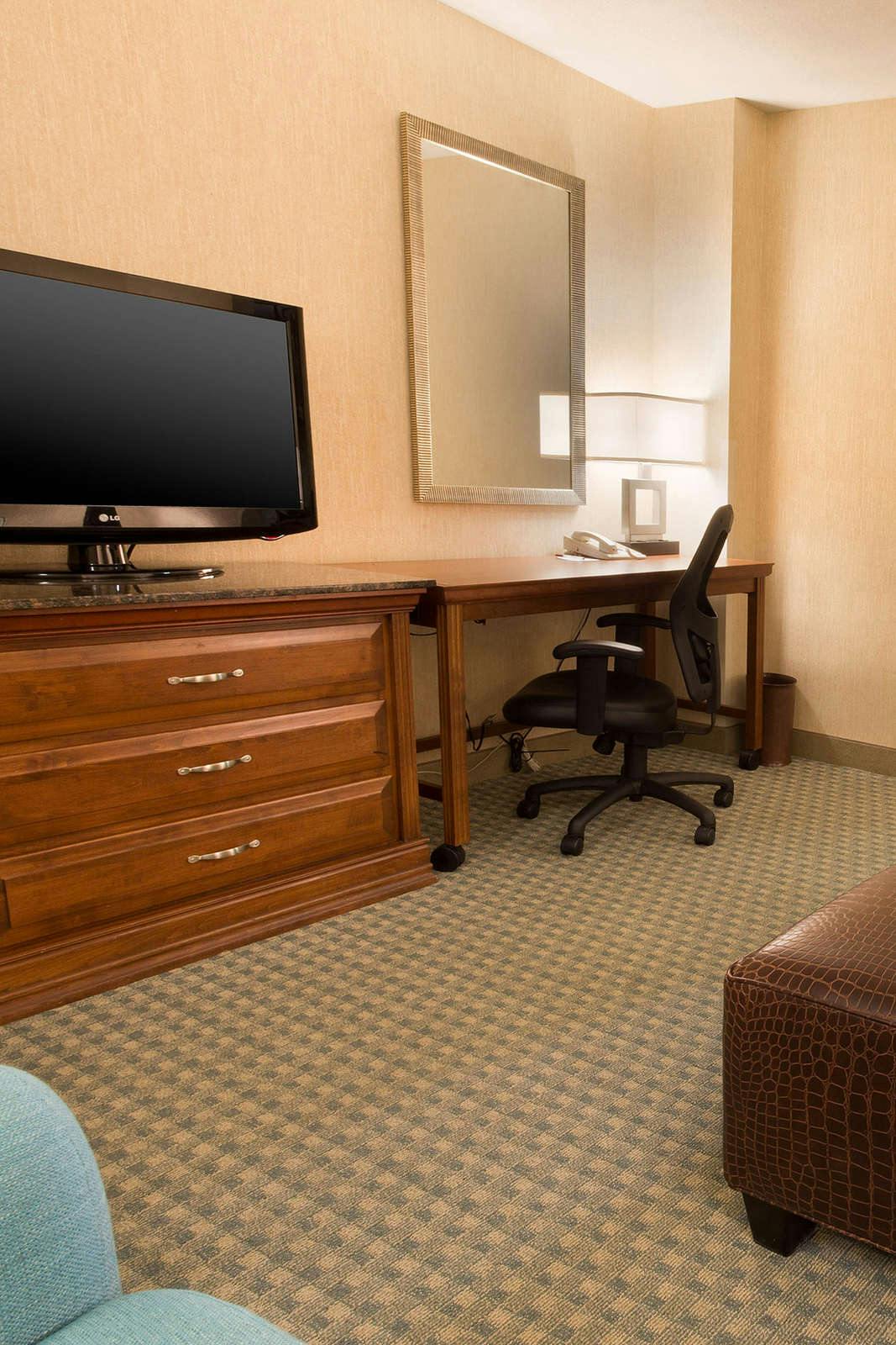 Hotel Drury Inn and Suites Birmingham Lakeshore Dr photo 4