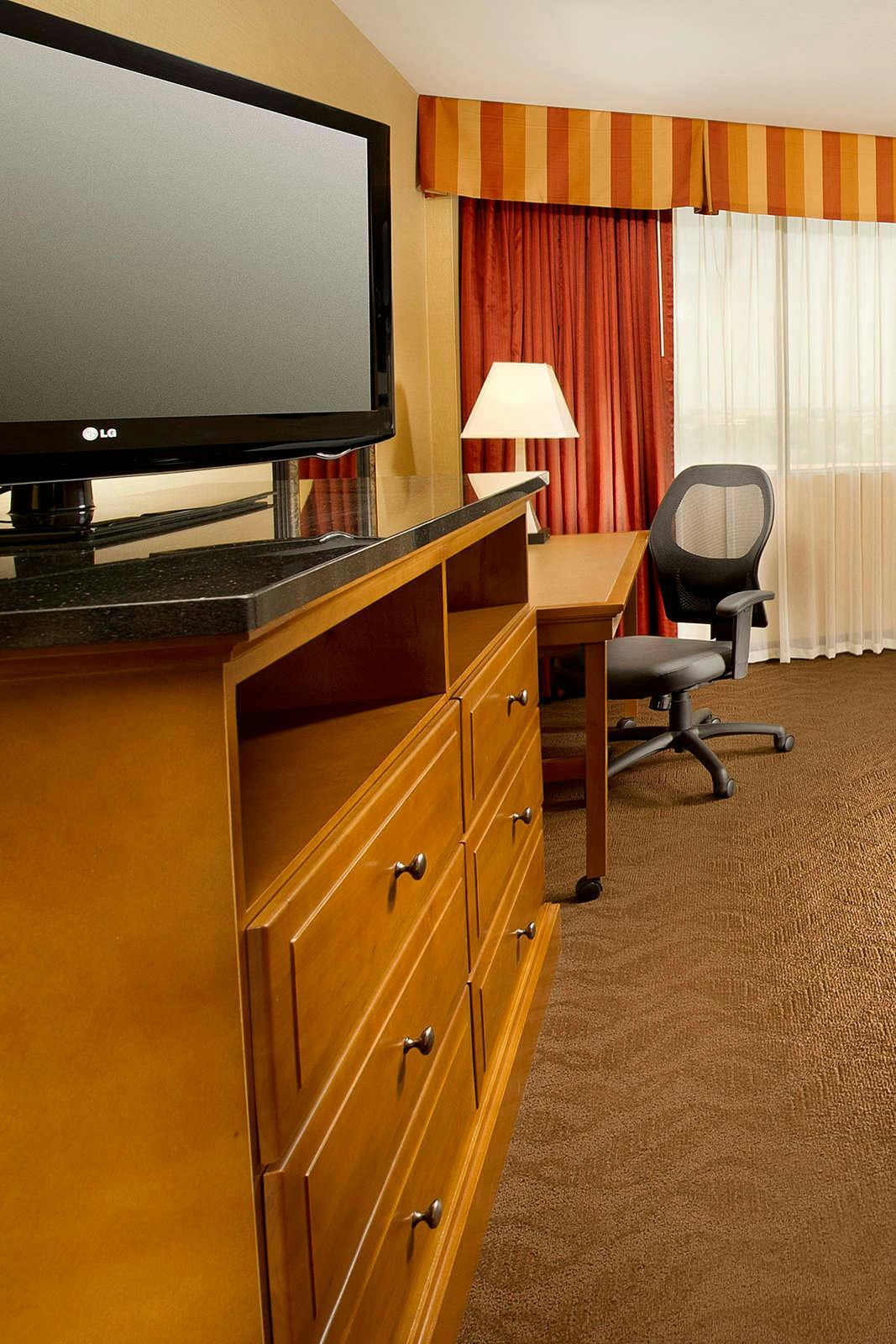 Hotel Drury Inn and Suites Phoenix Airport photo 2