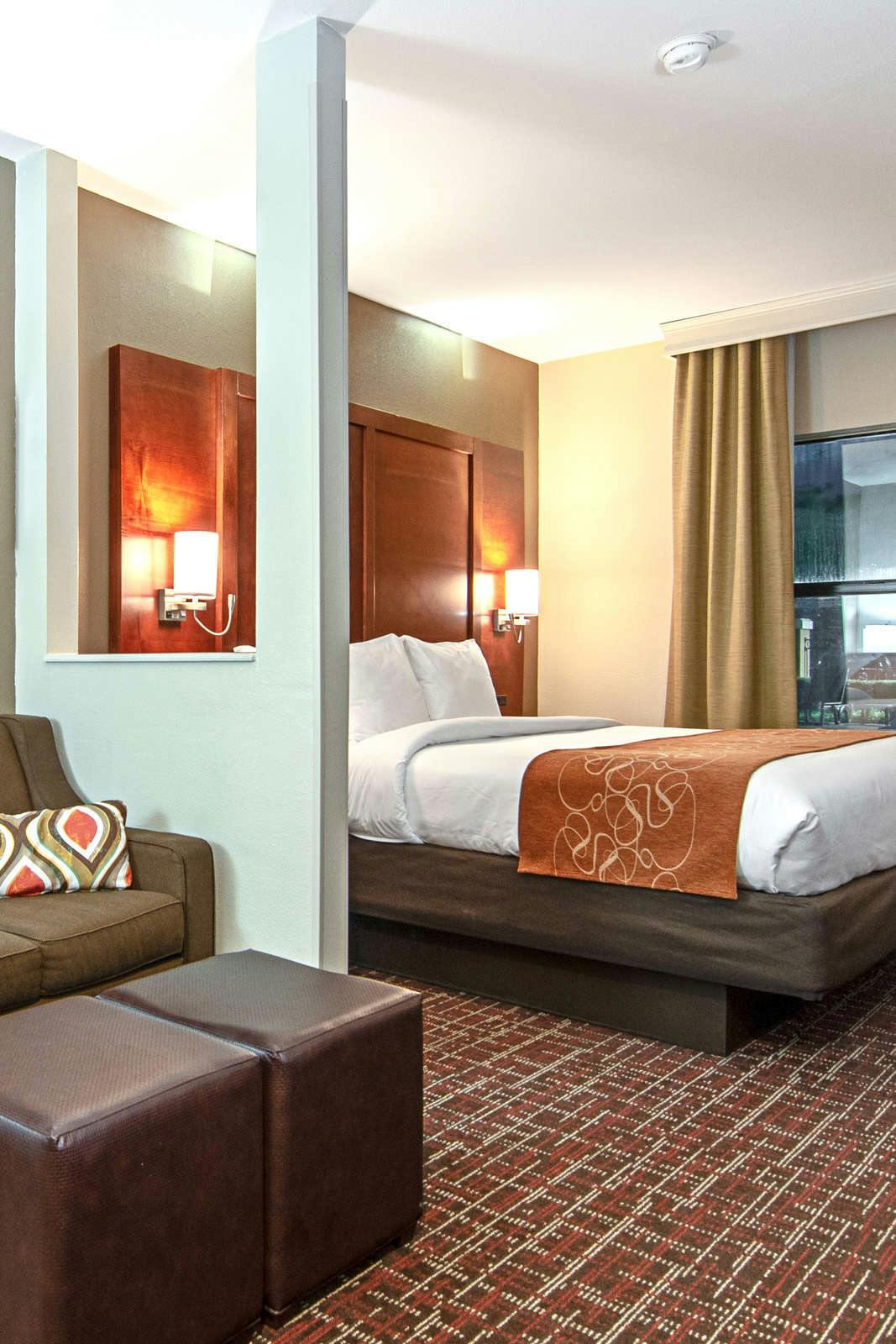 Hotel Comfort Suites NW Dallas Near Love Field photo 1