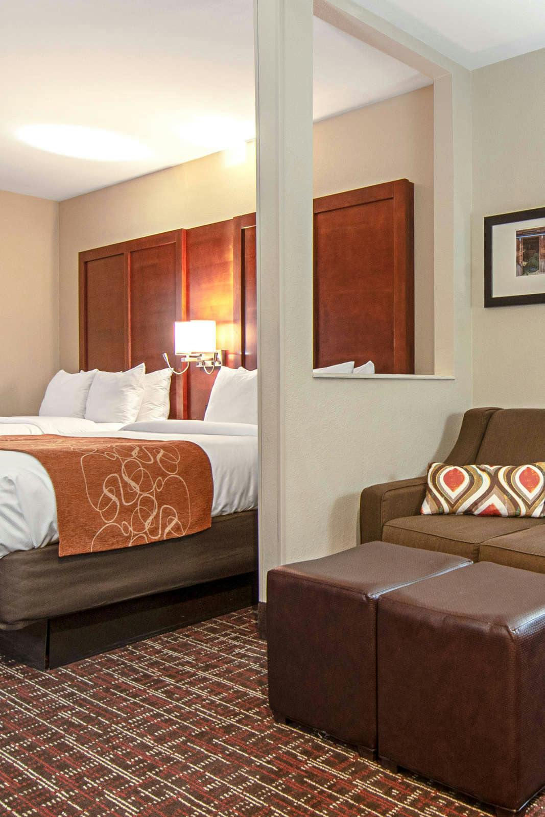 Hotel Comfort Suites NW Dallas Near Love Field photo 4