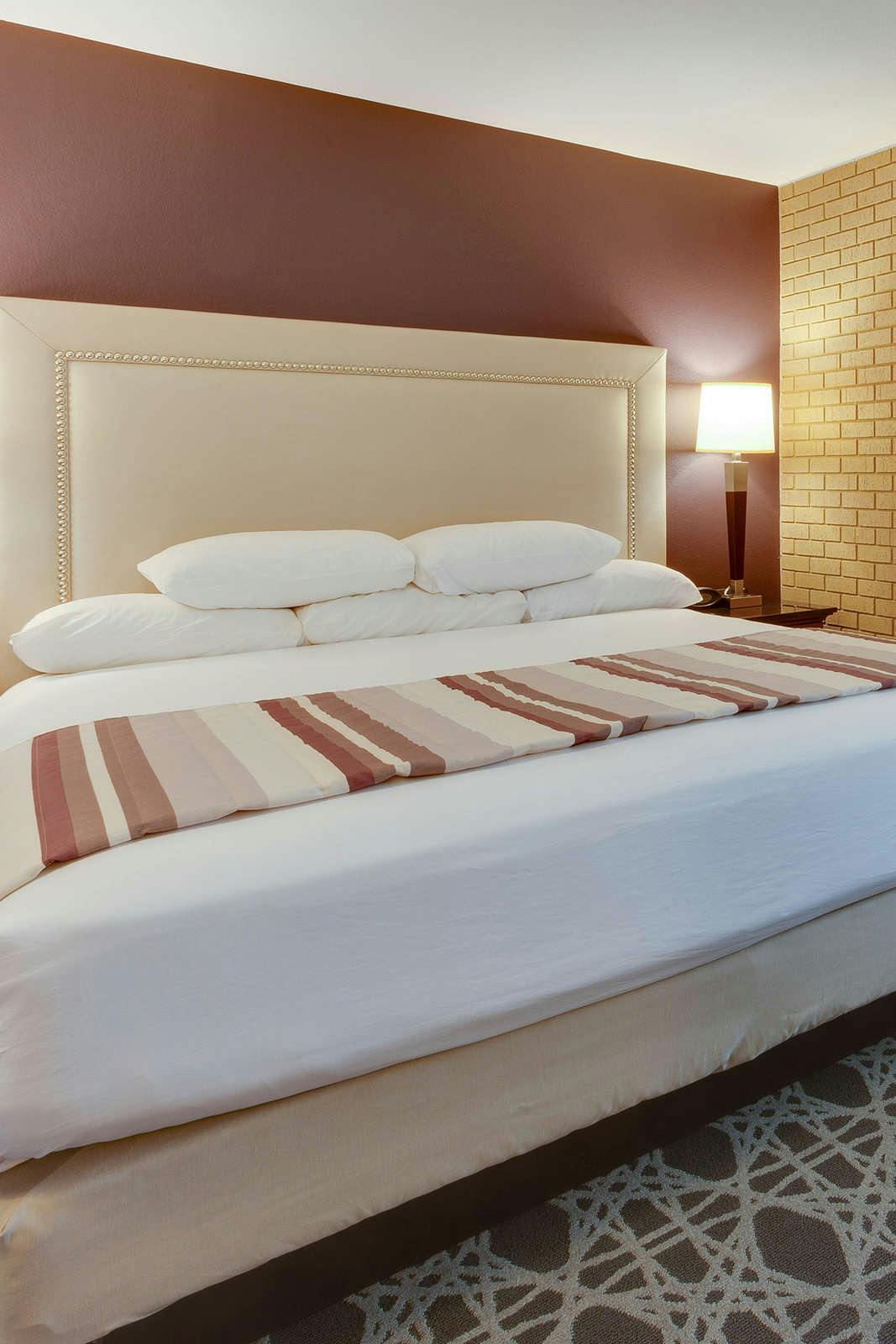 Hotel Drury Inn and Suites Louisville East photo 3