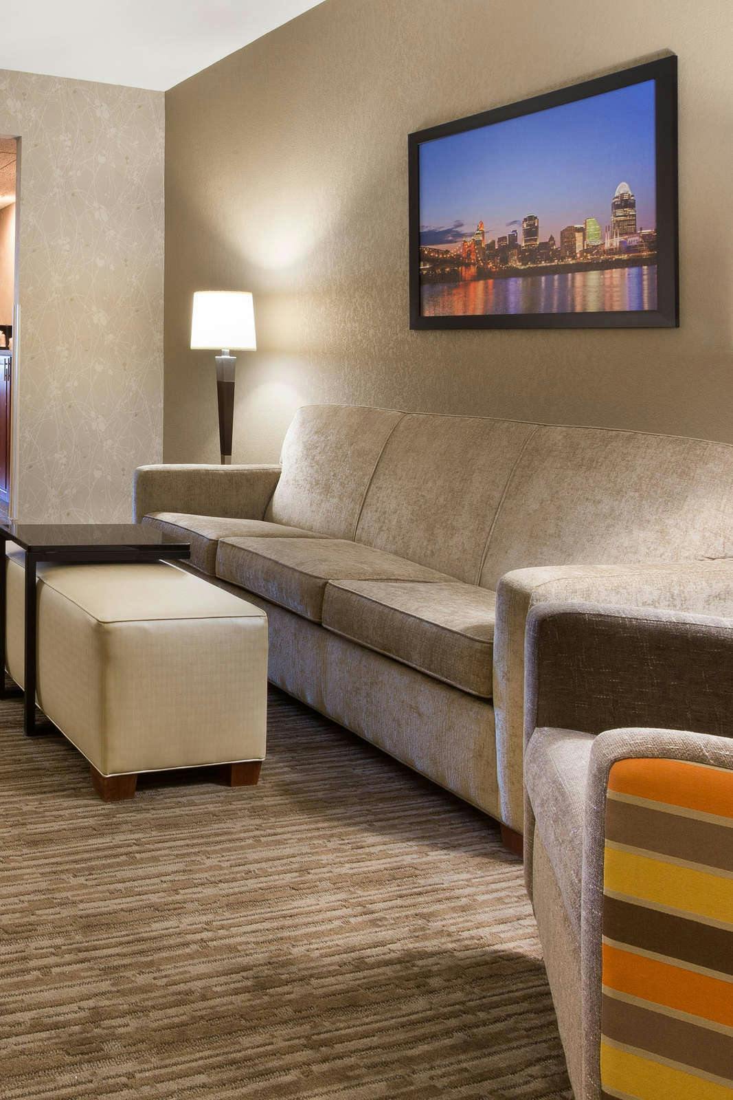 Hotel Drury Inn and Suites Cincinnati Sharonville photo 5