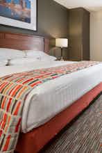 Hotel Drury Inn and Suites Columbus Grove City photo 2